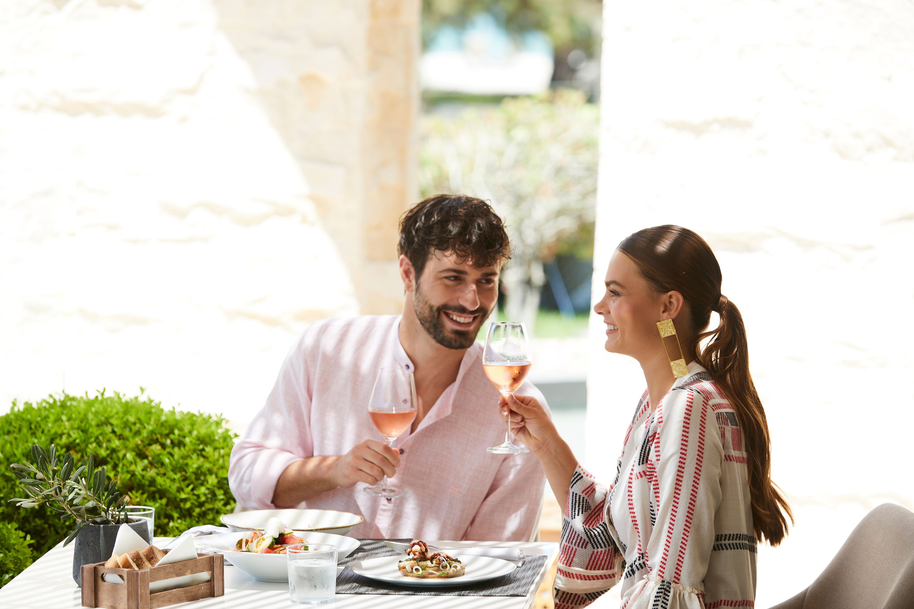 DINING<span>AN EXTRAORDINARY FINE DINING EXPERIENCE</span>