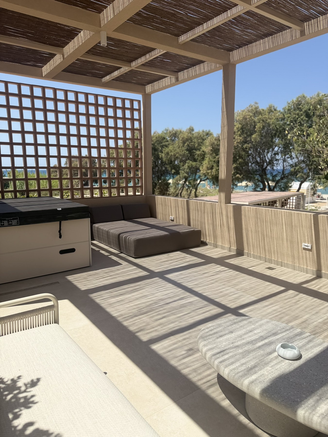 AKROTIRI SIGNATURE SUITE