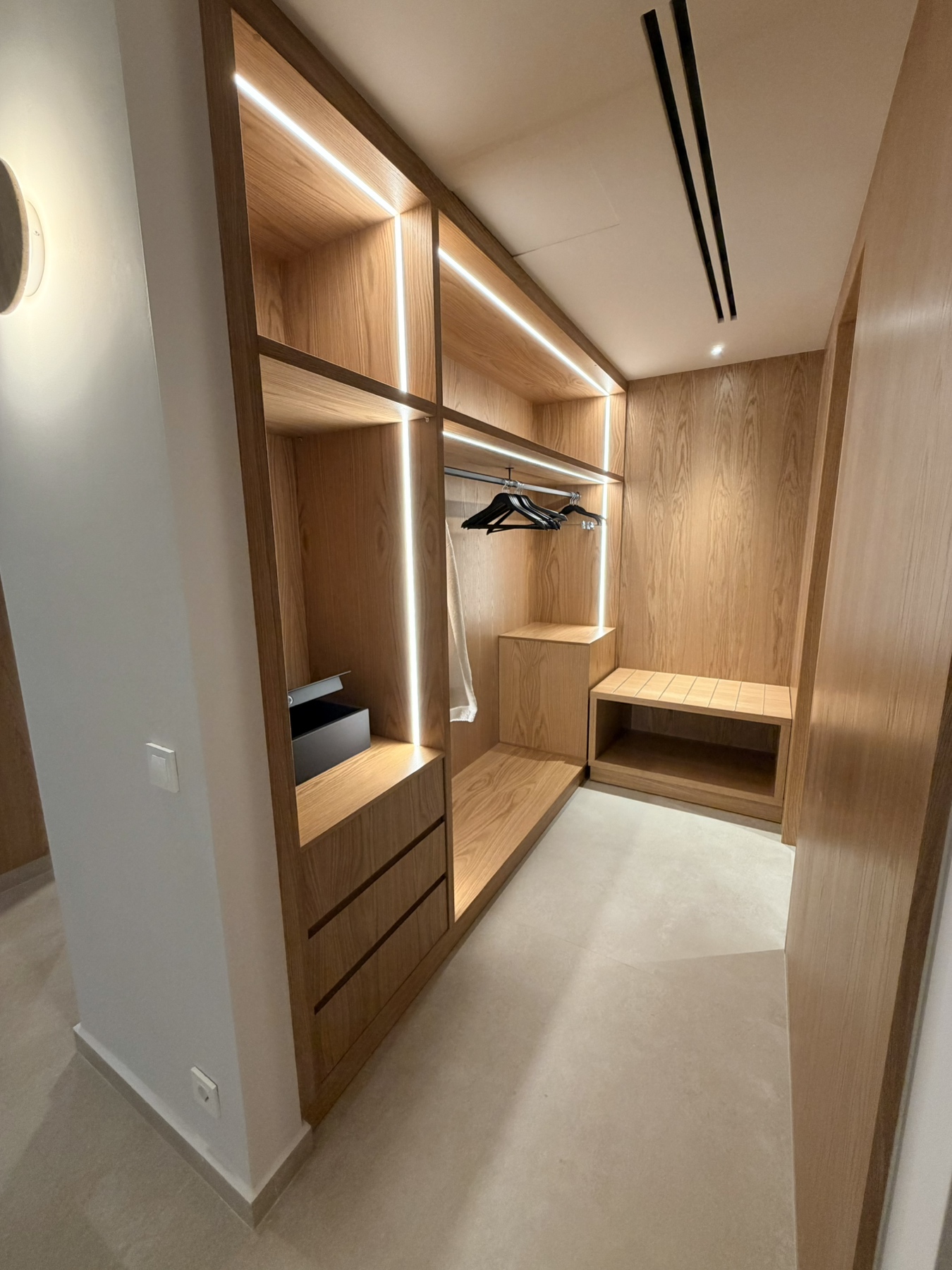 AKROTIRI SIGNATURE SUITE