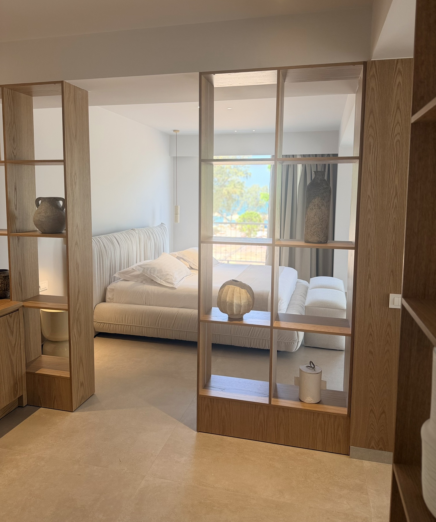 AKROTIRI SUITE