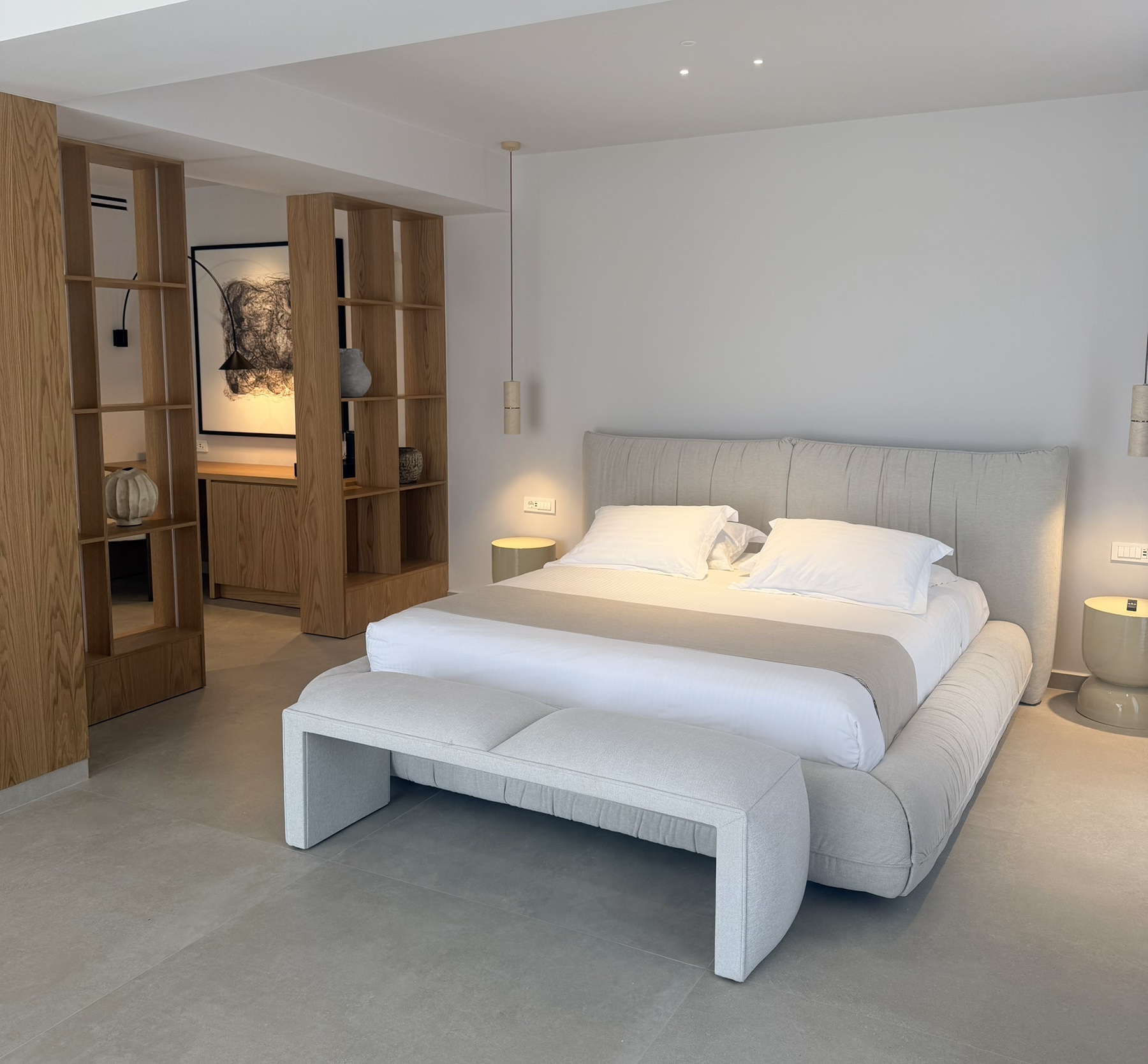 AKROTIRI SUITE