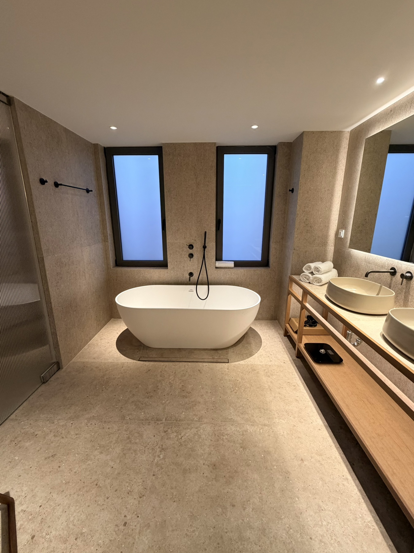 AKROTIRI SIGNATURE SUITE